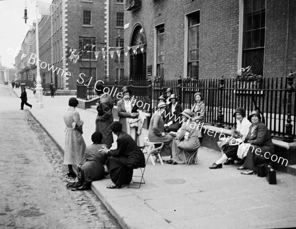 PAVEMENT GROUP AT MOUNT STREET